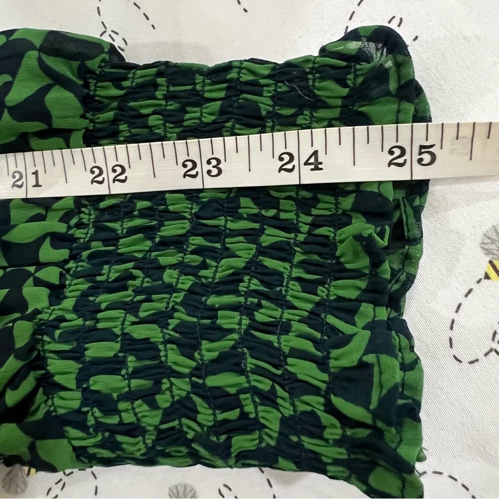 Abercrombie & Fitch Green Geometric Smocked Long Sleeve Crop Top - XL